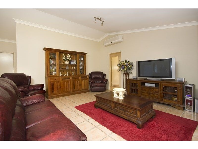 12 Moore Place, Forest Lake QLD 4078