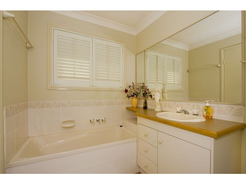 12 Moore Place, Forest Lake QLD 4078