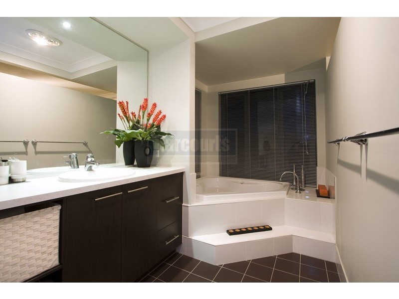 18 Saint Tropez Place, Forest Lake QLD 4078