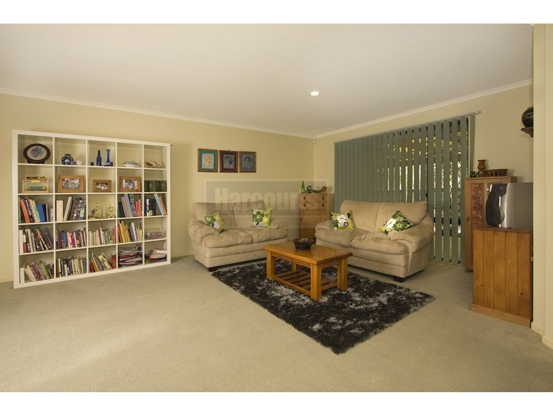 11 Chiswick Place, Forest Lake QLD 4078
