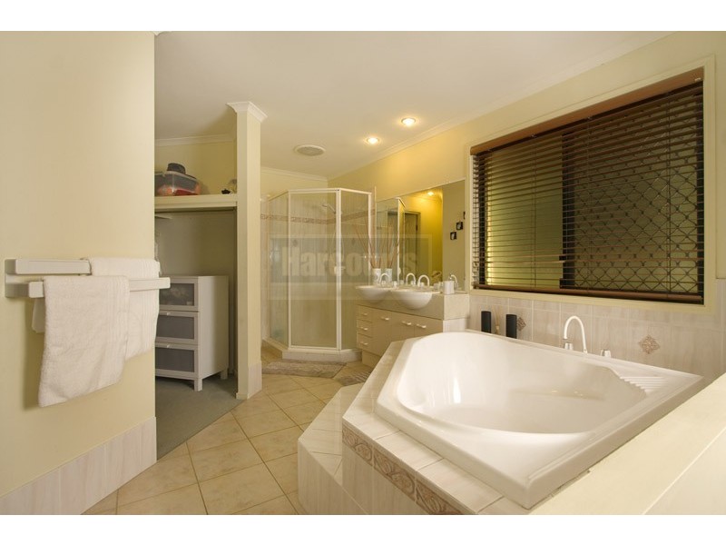 11 Chiswick Place, Forest Lake QLD 4078