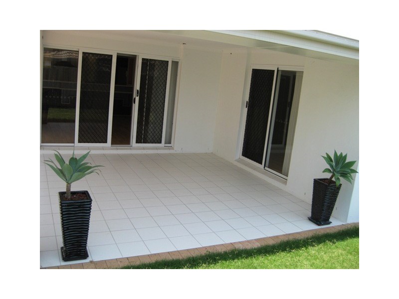 18 Hinchinbrook Cct, Forest Lake QLD 4078