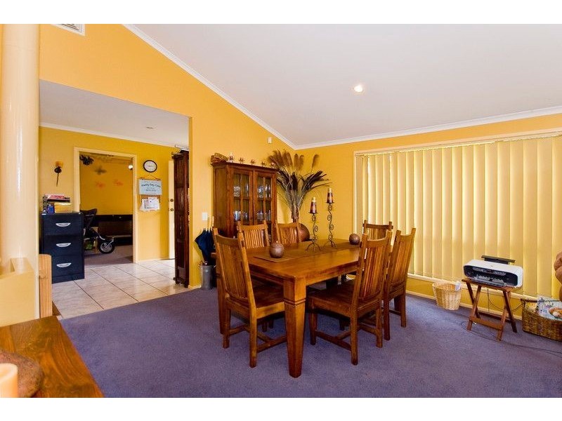 33 Wivenhoe Cct, Forest Lake QLD 4078