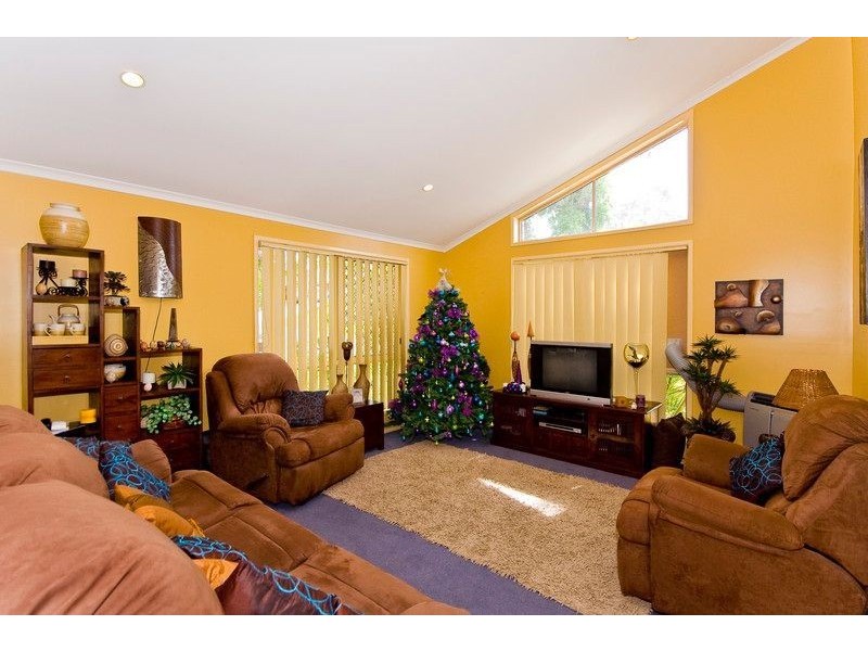 33 Wivenhoe Cct, Forest Lake QLD 4078