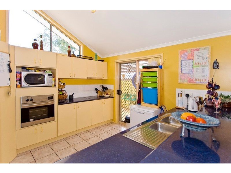 33 Wivenhoe Cct, Forest Lake QLD 4078