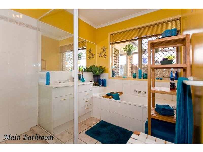 33 Wivenhoe Cct, Forest Lake QLD 4078