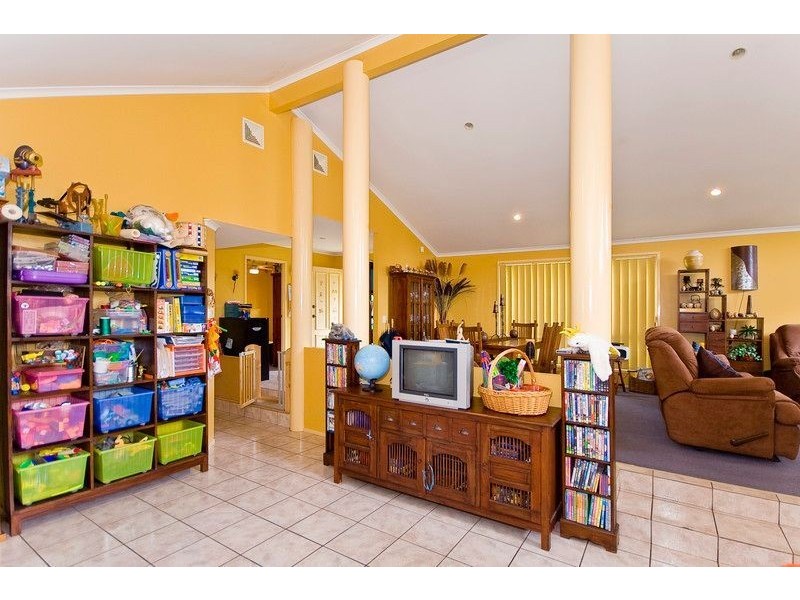 33 Wivenhoe Cct, Forest Lake QLD 4078