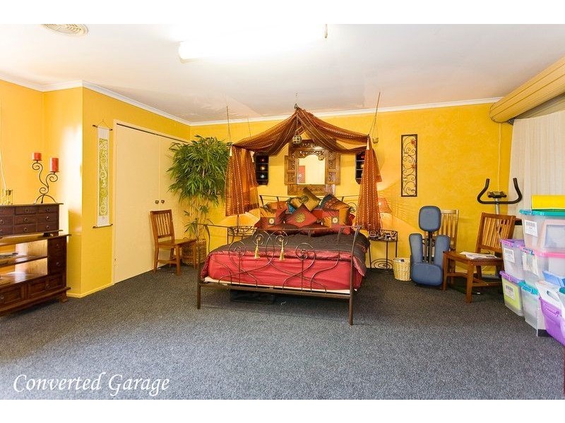 33 Wivenhoe Cct, Forest Lake QLD 4078