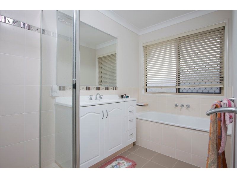 2 Sunny Street, Doolandella QLD 4077