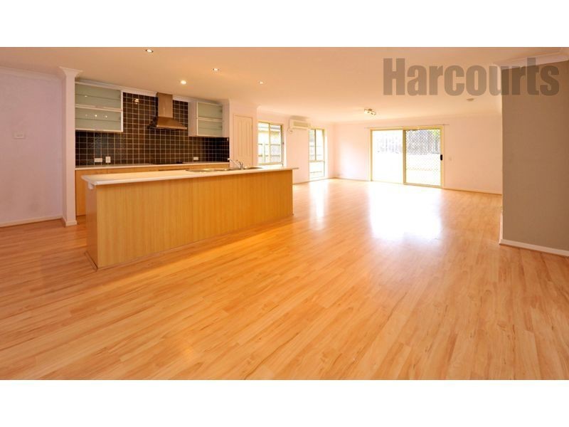 15 Moran Crescent, Forest Lake QLD 4078