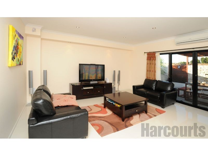 17 Cascades Street, Springfield Lakes QLD 4300