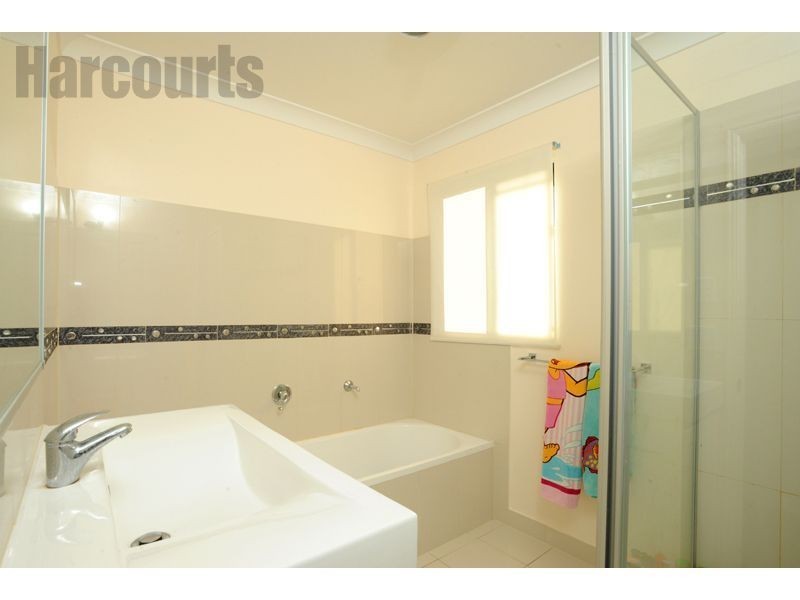 17 Cascades Street, Springfield Lakes QLD 4300