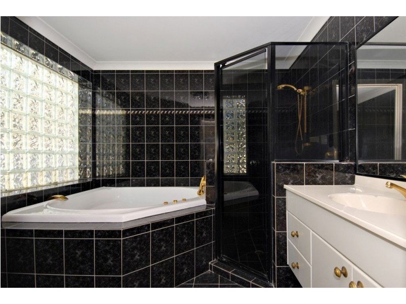 5 Cedar Close, Forest Lake QLD 4078