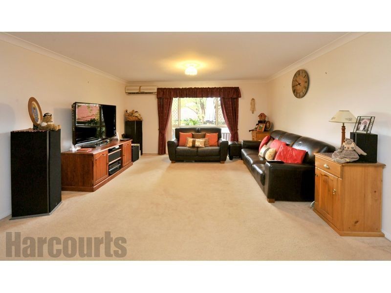 8 Robusta Place, Forest Lake QLD 4078