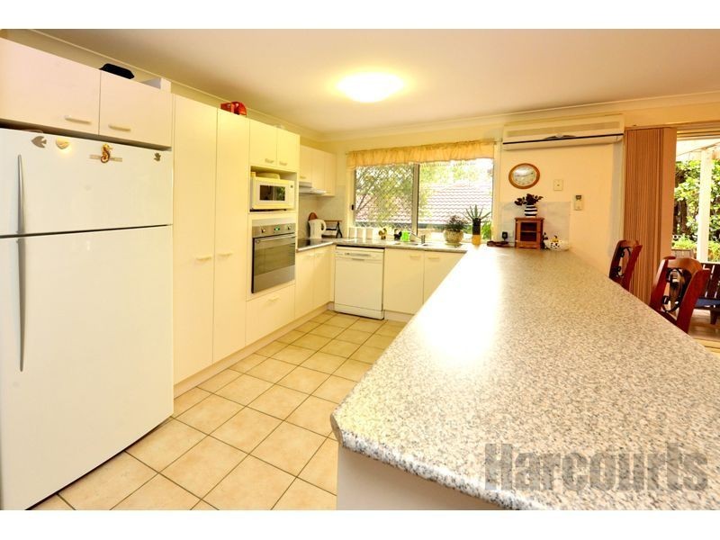 8 Robusta Place, Forest Lake QLD 4078