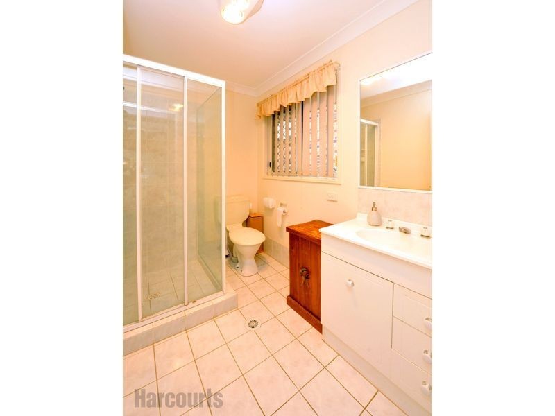 8 Robusta Place, Forest Lake QLD 4078