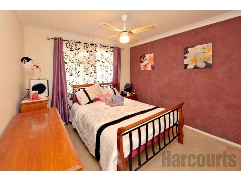 8 Robusta Place, Forest Lake QLD 4078