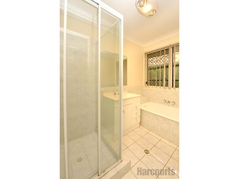 8 Robusta Place, Forest Lake QLD 4078