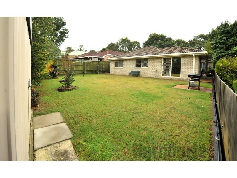 8 Robusta Place, Forest Lake QLD 4078