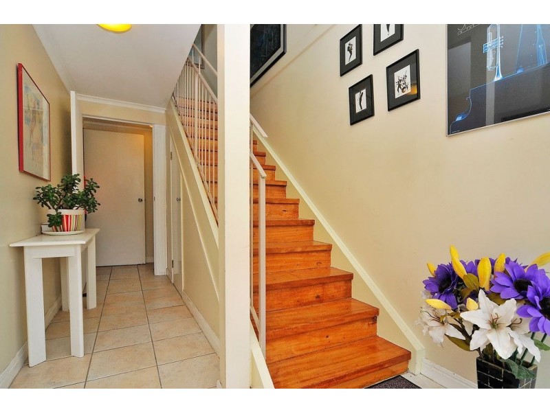 32 Dandenong Road, Jamboree Heights QLD 4074