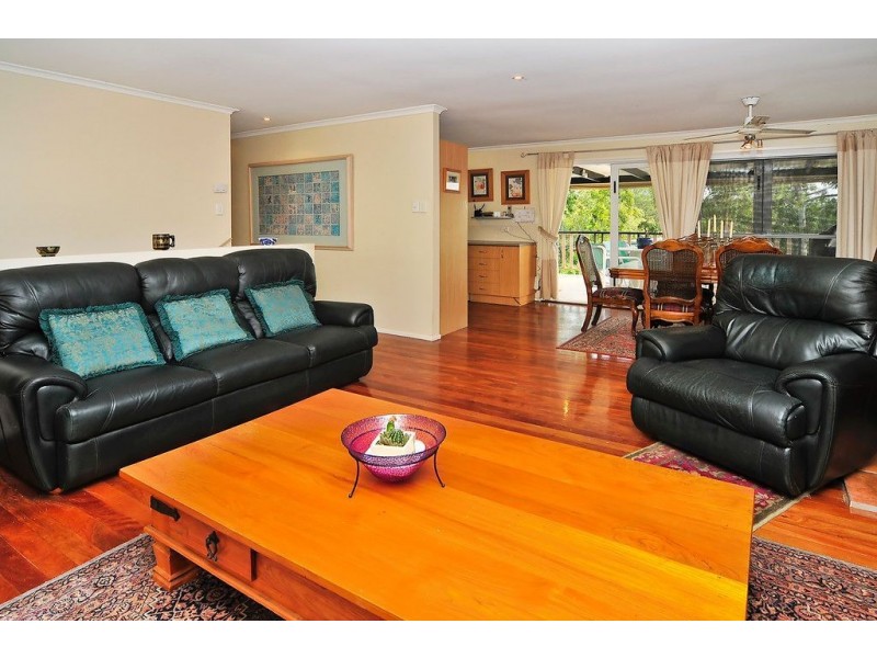 32 Dandenong Road, Jamboree Heights QLD 4074