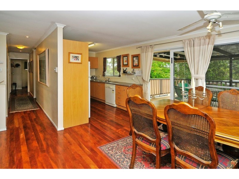 32 Dandenong Road, Jamboree Heights QLD 4074