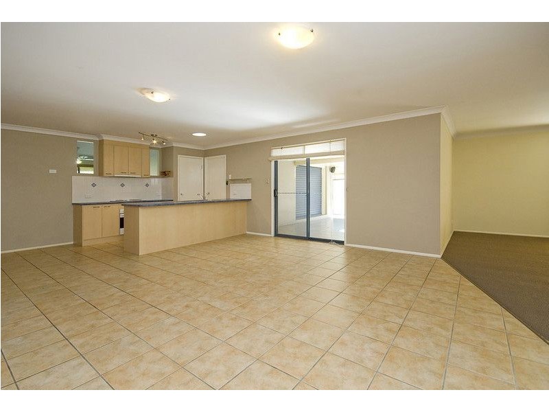 5 Taylor Place, Forest Lake QLD 4078
