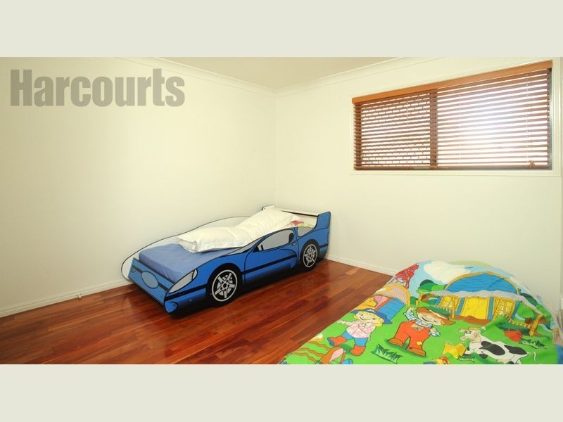8 Santorini Place, Forest Lake QLD 4078