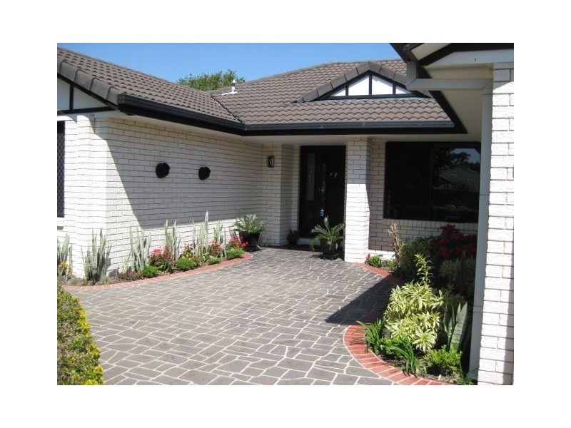 4 Blaxland Street, Forest Lake QLD 4078