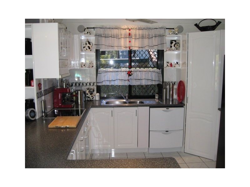 4 Blaxland Street, Forest Lake QLD 4078