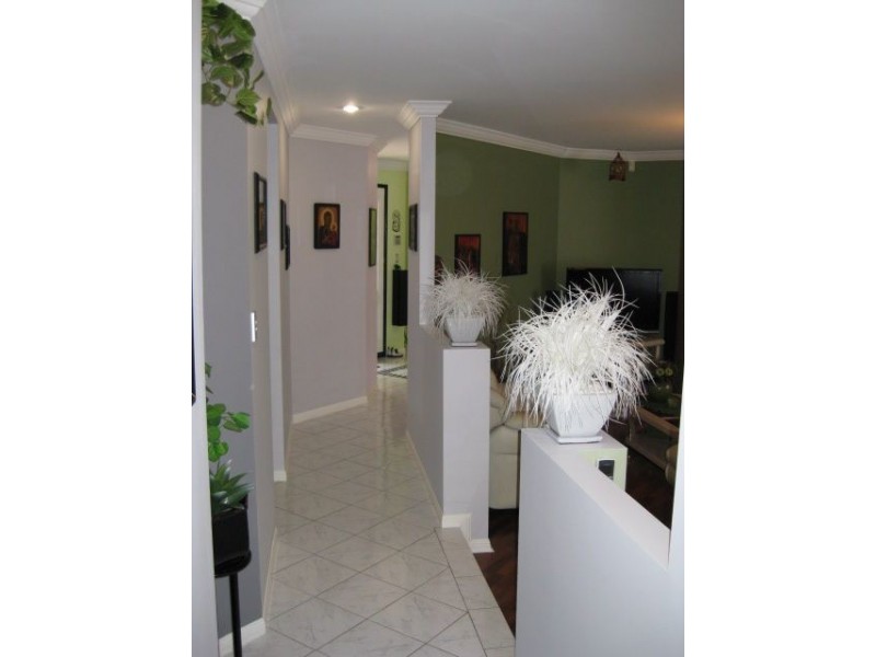 4 Blaxland Street, Forest Lake QLD 4078