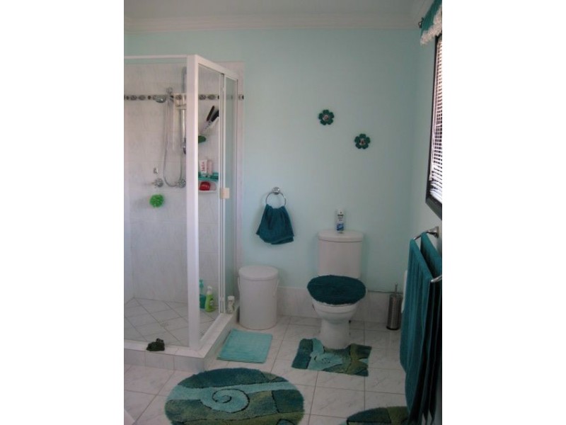 4 Blaxland Street, Forest Lake QLD 4078