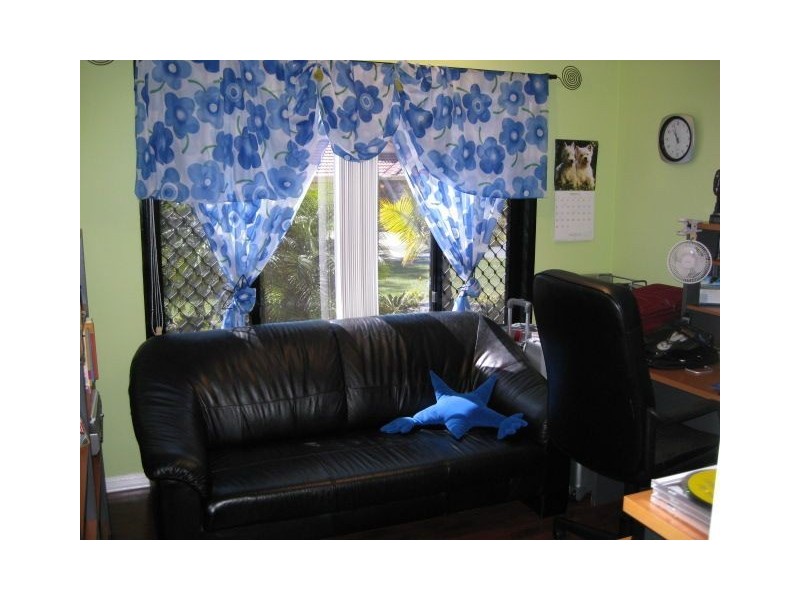 4 Blaxland Street, Forest Lake QLD 4078