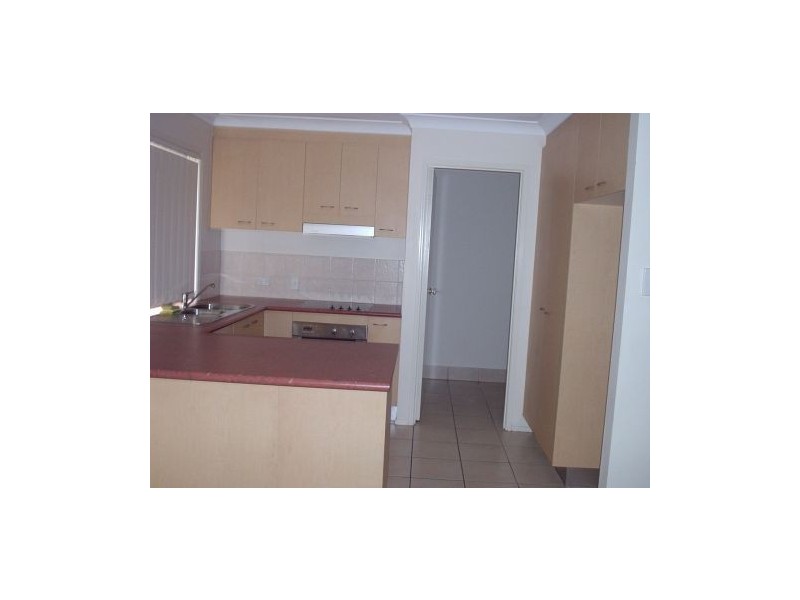 2/7 Glorious Way, Forest Lake QLD 4078