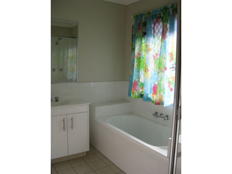 7 Brushwood Cct, Forest Lake QLD 4078