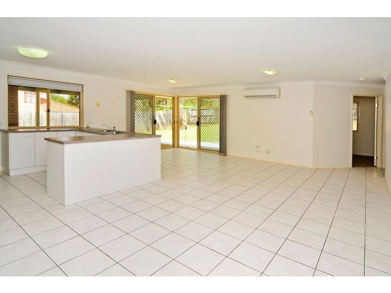 16 Windsor Place, Forest Lake QLD 4078