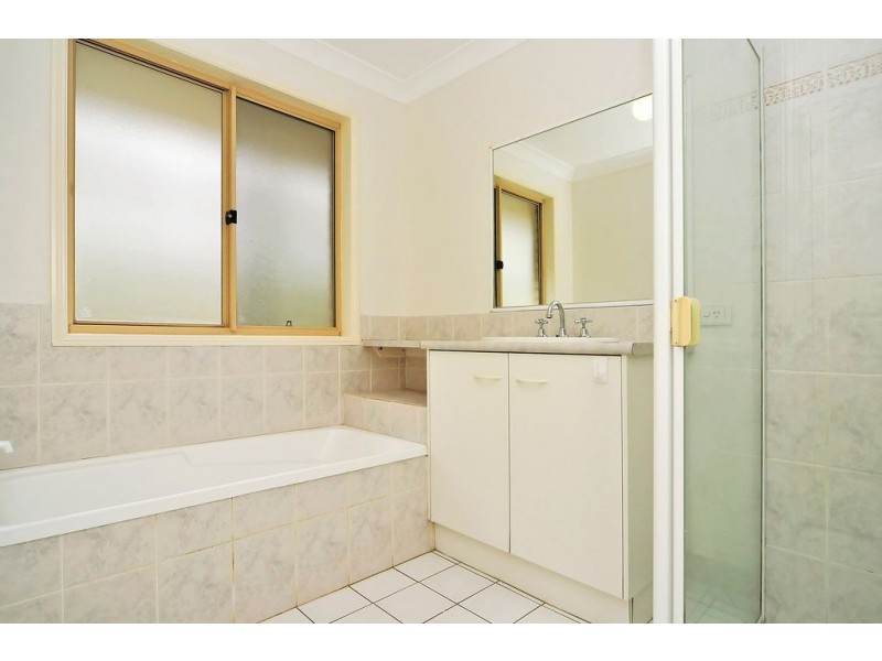 16 Windsor Place, Forest Lake QLD 4078