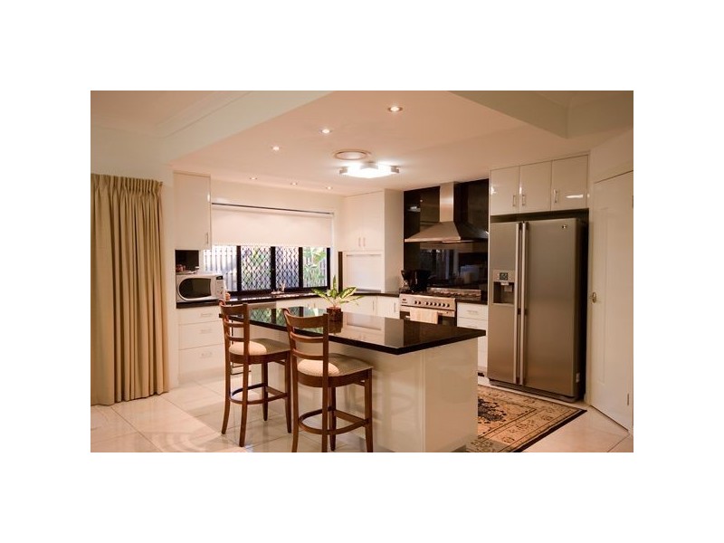 8 Tuscany Cl, Forest Lake QLD 4078