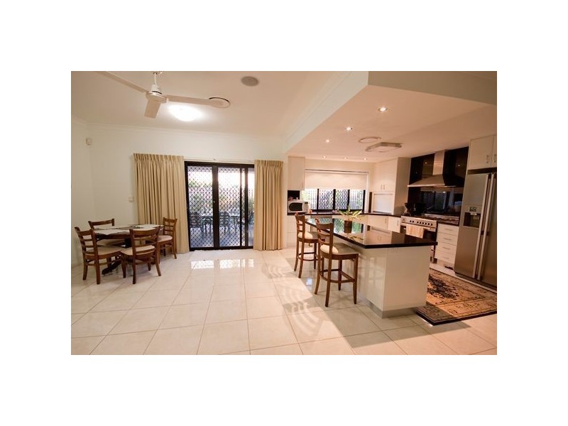 8 Tuscany Cl, Forest Lake QLD 4078