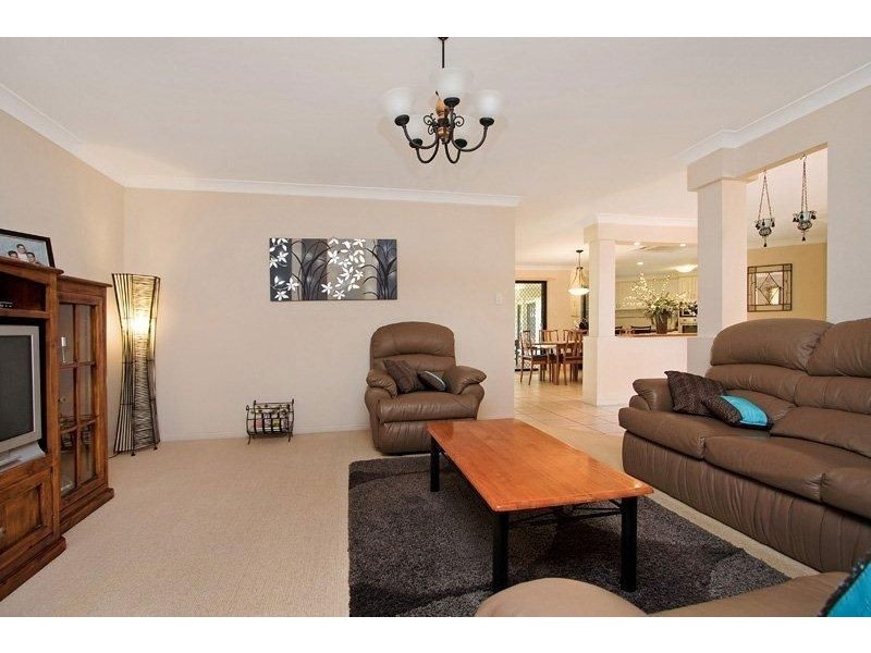 5 Paluna Place, Forest Lake QLD 4078