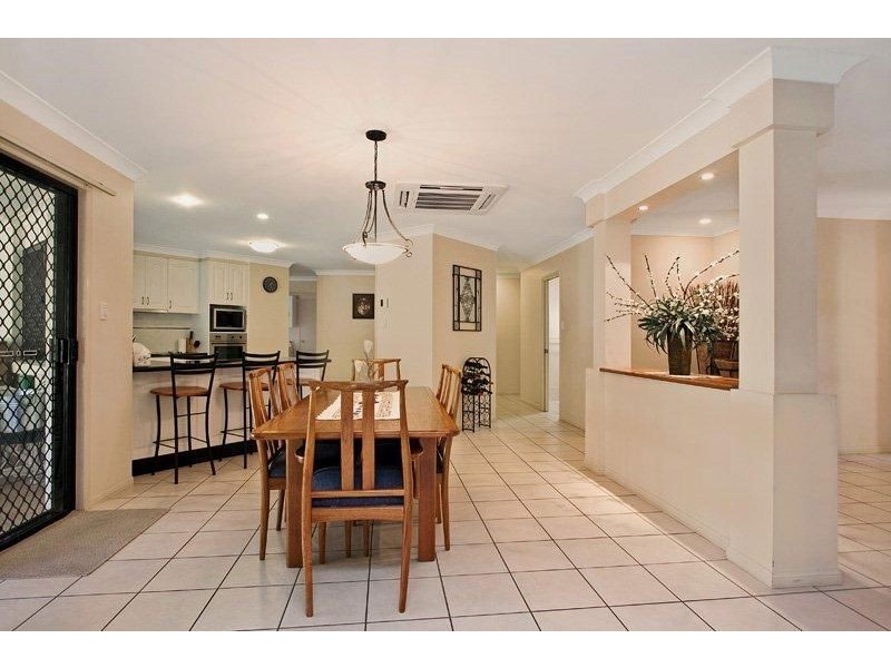 5 Paluna Place, Forest Lake QLD 4078