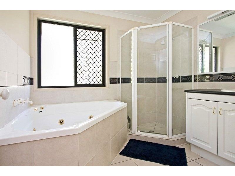 5 Paluna Place, Forest Lake QLD 4078