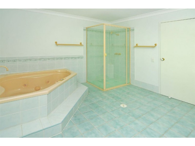 6 Templestowe Close, Forest Lake QLD 4078