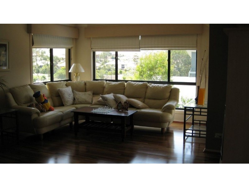 2 Highlands Tce, Springfield Lakes QLD 4300