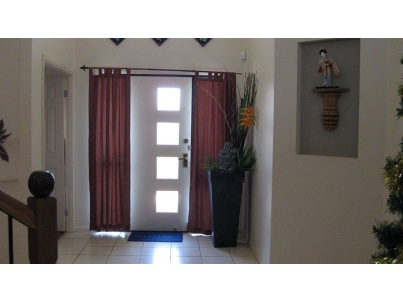 2 Highlands Tce, Springfield Lakes QLD 4300