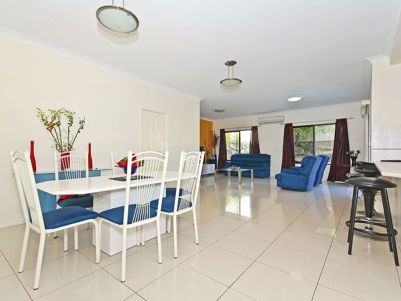 27 Gleneagles Crescent, Oxley QLD 4075