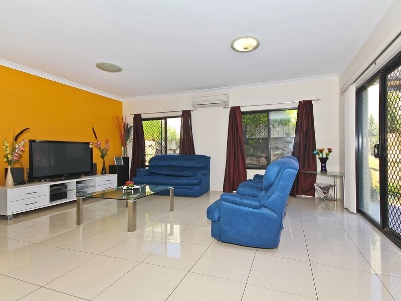 27 Gleneagles Crescent, Oxley QLD 4075