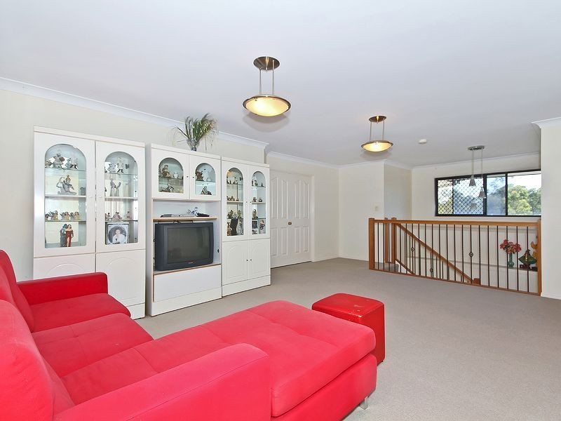 27 Gleneagles Crescent, Oxley QLD 4075