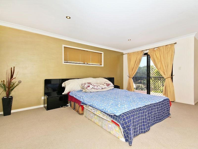 27 Gleneagles Crescent, Oxley QLD 4075