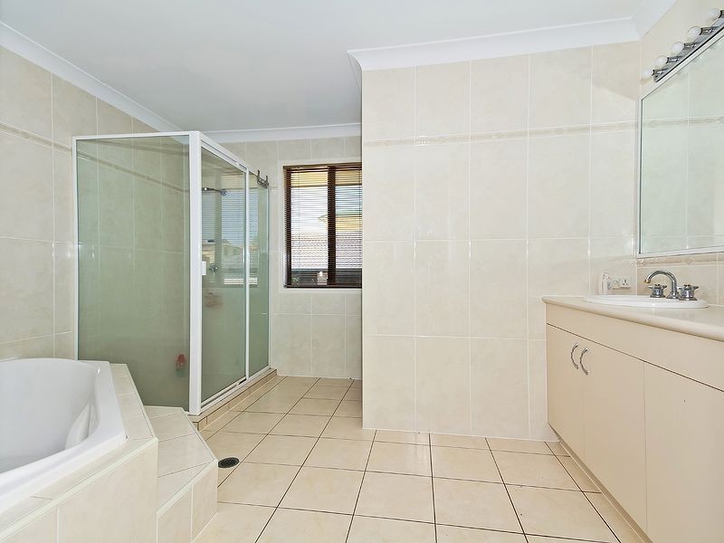 27 Gleneagles Crescent, Oxley QLD 4075